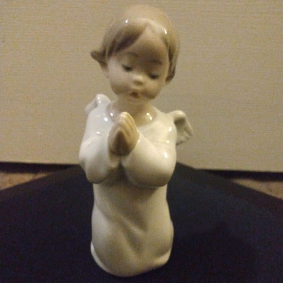 Lladro Child Angel Prayer Figurine - Picture 4 of 7